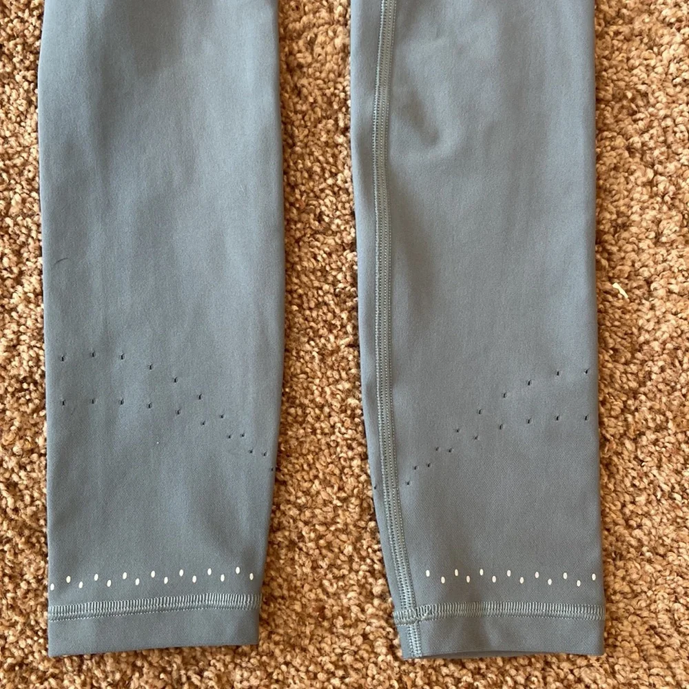 Lululemon Athletica Size 2 Excellent Condition 🔥 - Picture 4 of 7